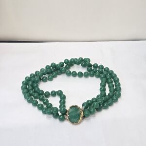 Elegant Green Beaded Necklace with Gold Accent